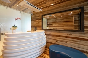 Salas para tratamentos a dois, sauna seca, sauna a vapor, massagens