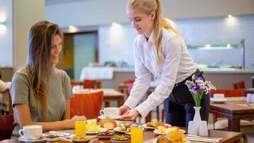 Petit déjeuner servi sur place