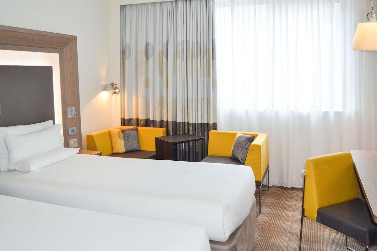 Superior Twin Room, 2 Twin Beds | Minibar, in-room safe, desk, soundproofing