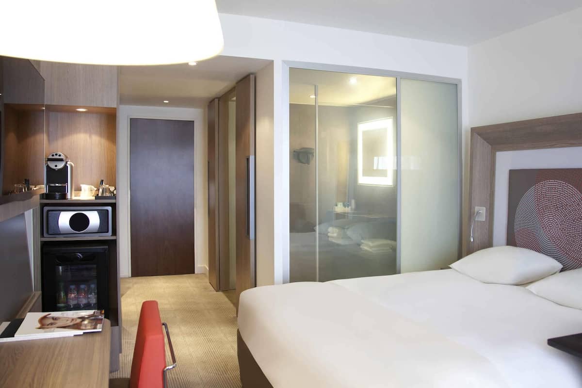 Minibar, in-room safe, desk, soundproofing