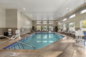 Una piscina cubierta