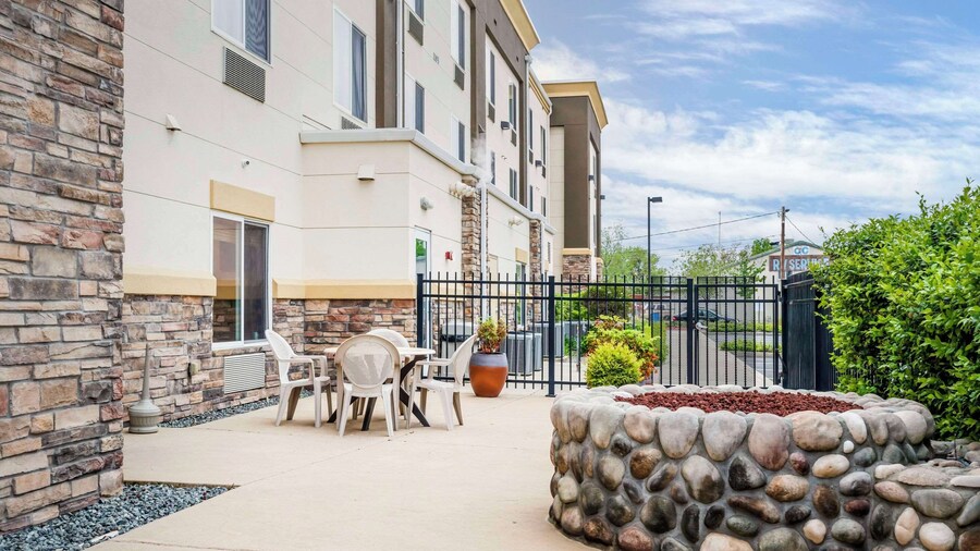 Comfort Suites Redding - Shasta Lake