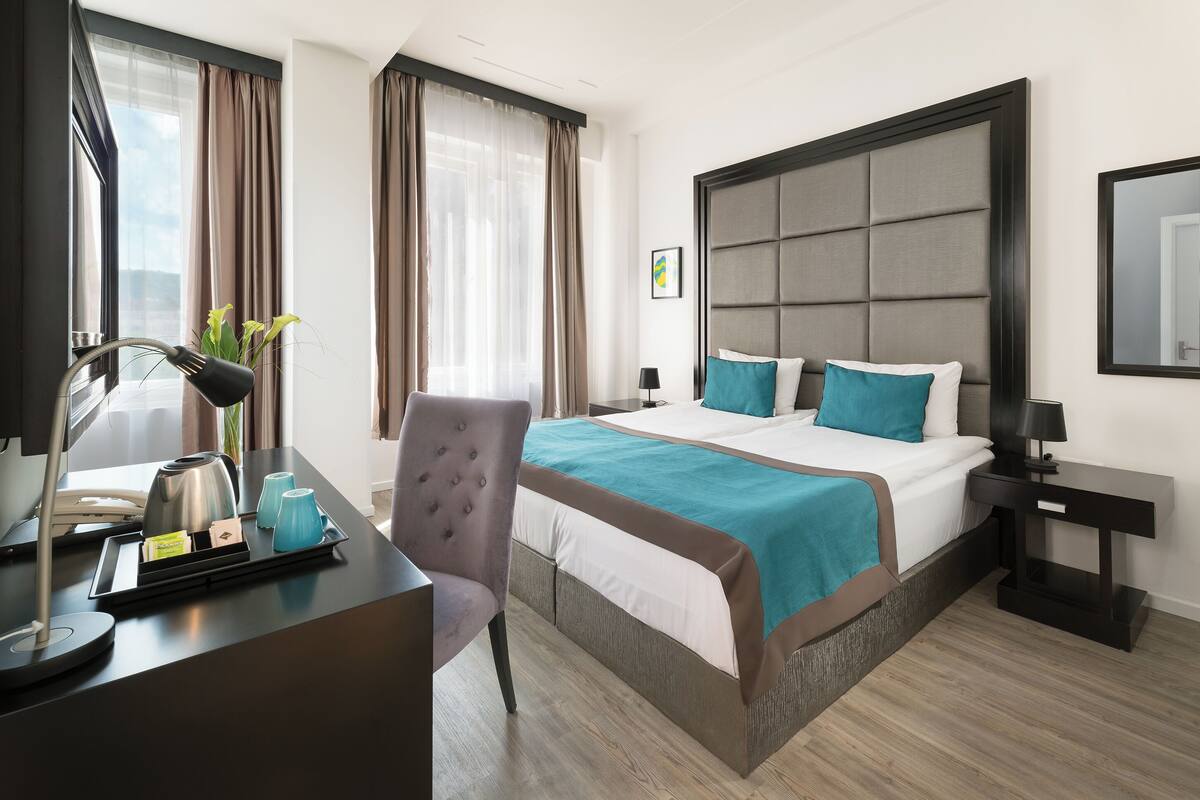 Standard-Doppelzimmer | Minibar, Zimmersafe, schallisolierte Zimmer, Bügeleisen/Bügelbrett