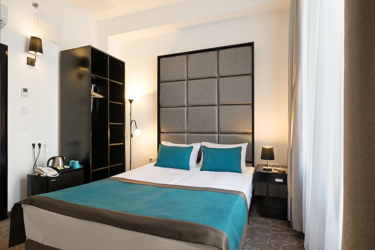 Chambre Double Économique, 1 lit double | Minibar, coffres-forts dans les chambres, chambres insonorisées