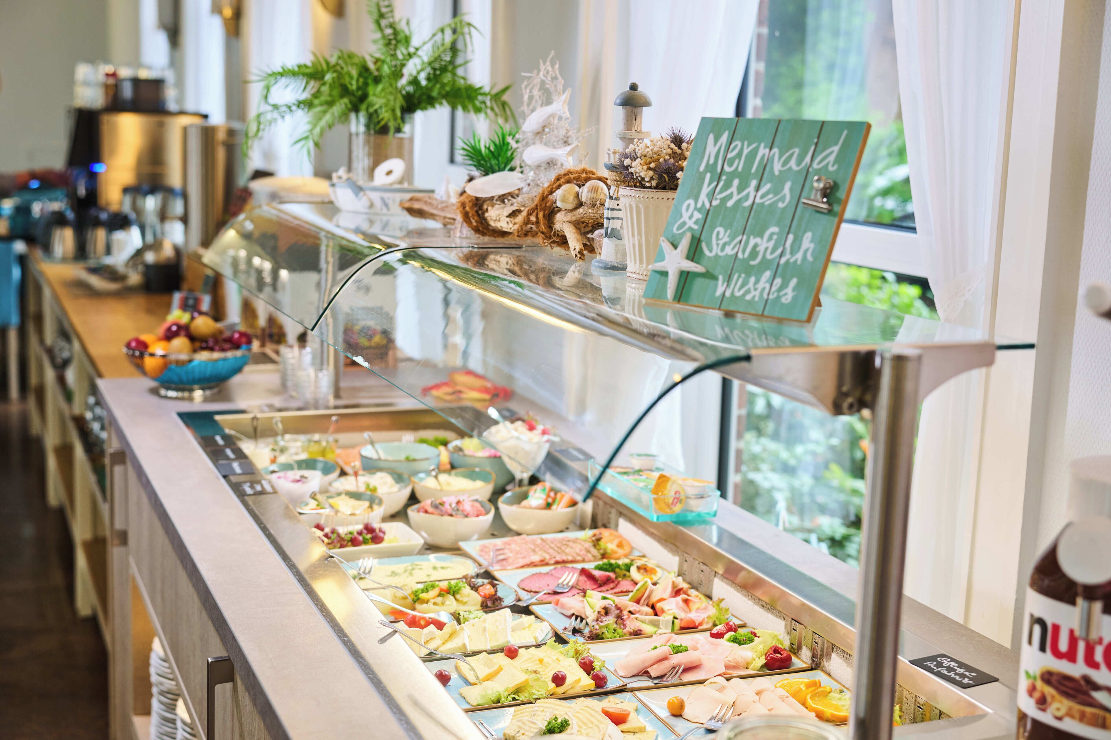 Daily buffet breakfast for a fee