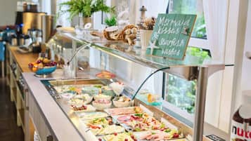 Daily buffet breakfast for a fee