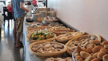 Petit déjeuner composé de spécialités régionales compris tous les jours