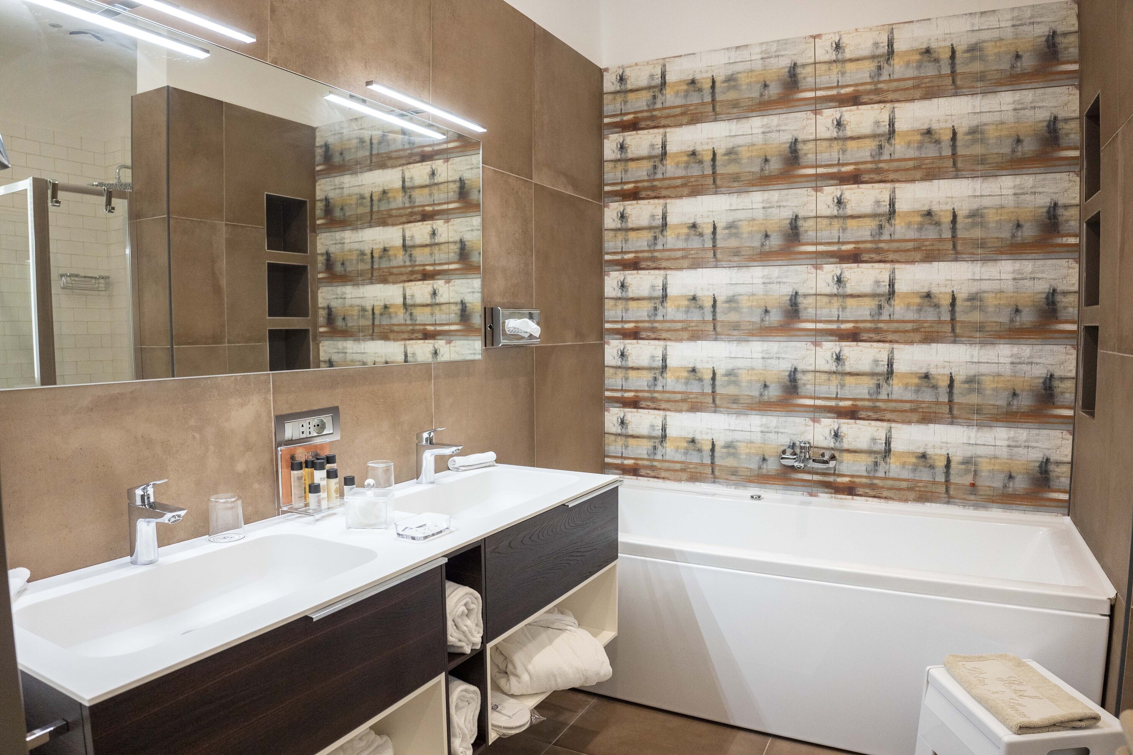 deluxe double room, balcony, partial sea view beach included | bathroom | free toiletries, hair dryer, bidet, towels