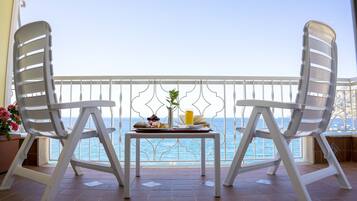 Superior Double Room, Balcony, Sea View Beach Included | Vue de la chambre