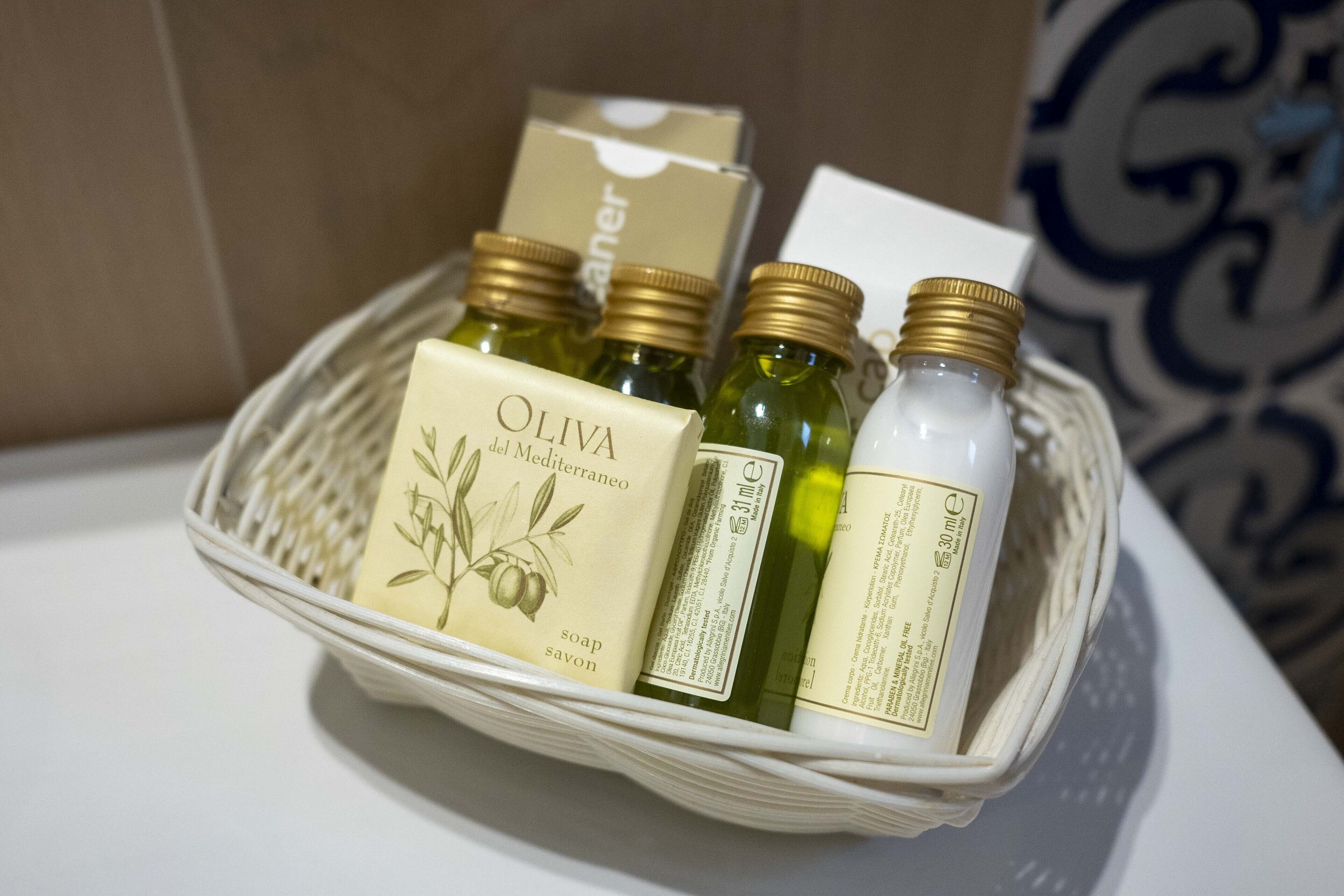 standard double room, balcony, partial sea view beach included | bathroom | free toiletries, hair dryer, bidet, towels