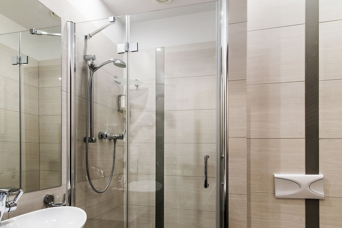 Shower, free toiletries, hair dryer, towels