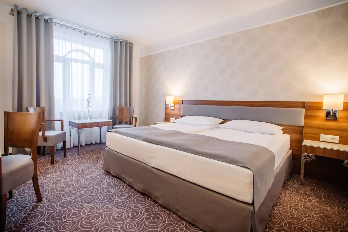 Premium bedding, desk, rollaway beds, free WiFi