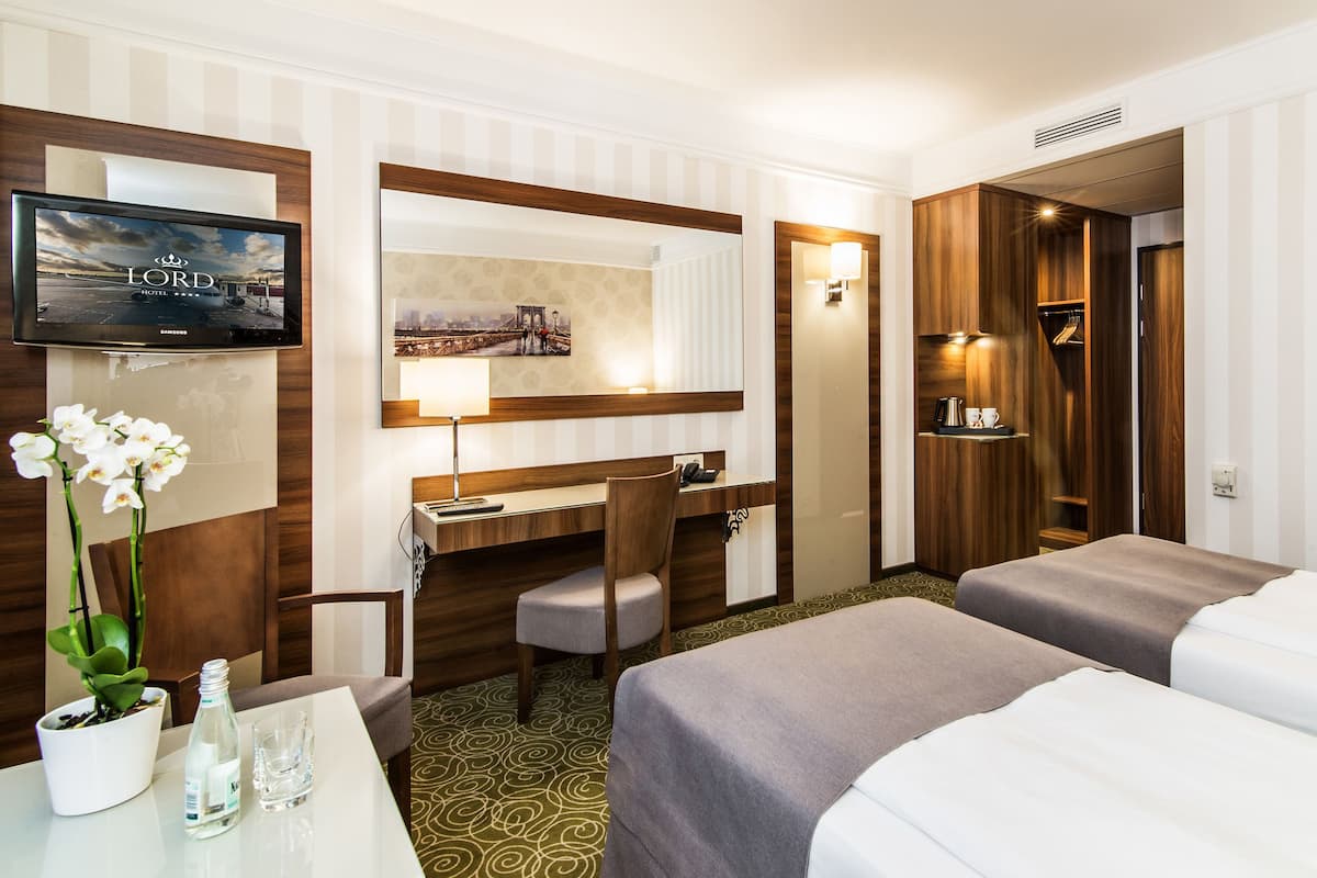 Premium bedding, desk, rollaway beds, free WiFi