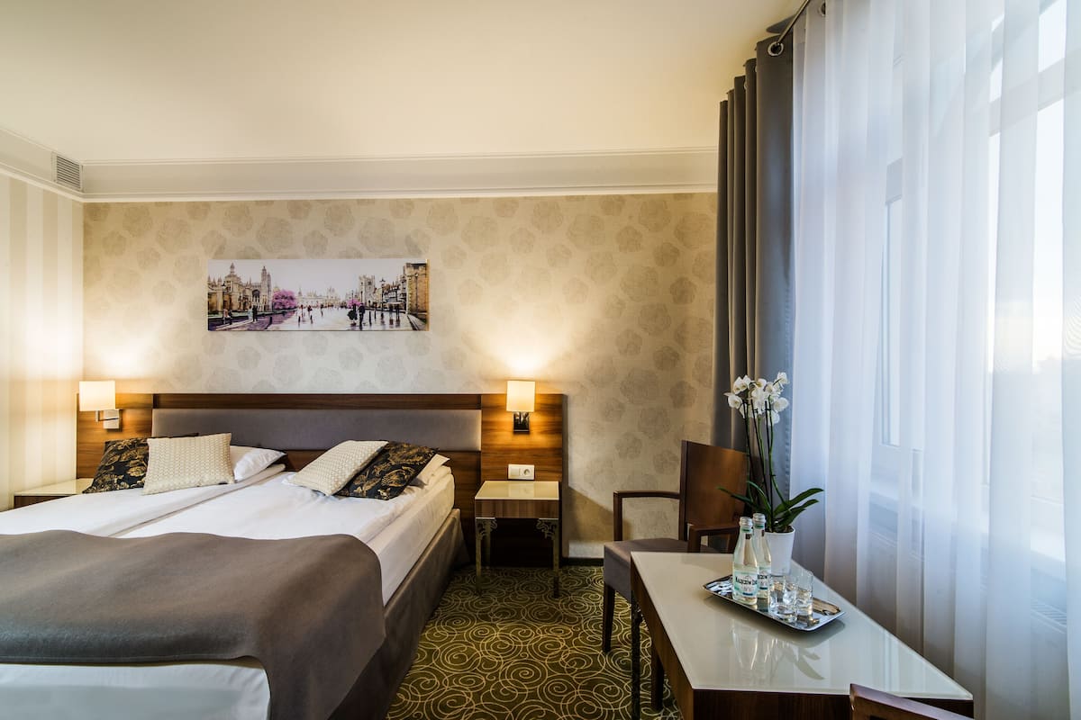 Premium bedding, desk, rollaway beds, free WiFi
