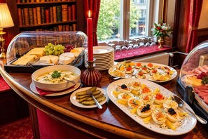 Breakfast buffet - Hotel Village (Hamburg)