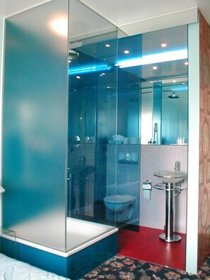 Double Room | Bathroom | Free toiletries, hair dryer, towels, soap - Hotel Village (Hamburg)