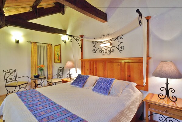 Junior-Suite | Zimmersafe, Bügeleisen/Bügelbrett, kostenloses WLAN, Bettwäsche