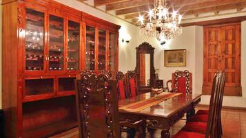 2 restaurants, Regional cuisine