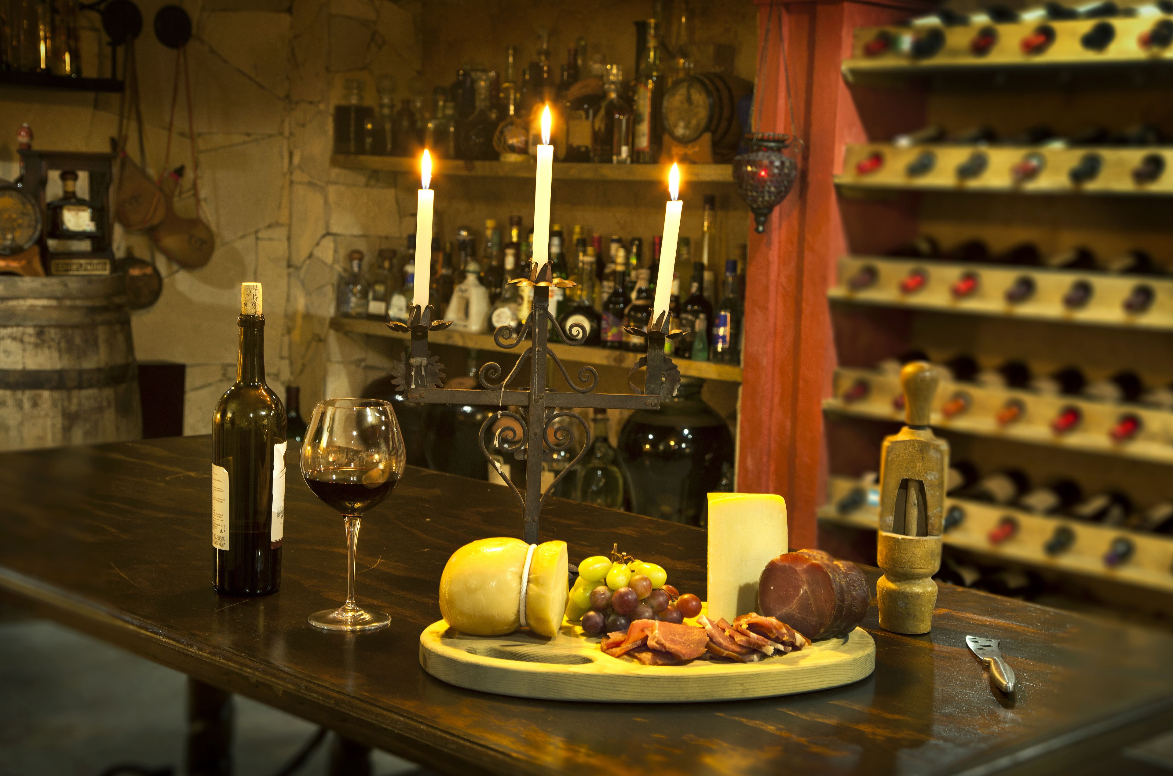 2 間餐廳，供應地區料理