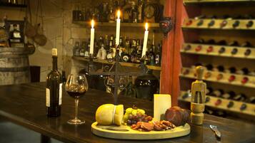 2 restaurants, Regional cuisine