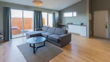Suite with Private Hot Tub | 客廳