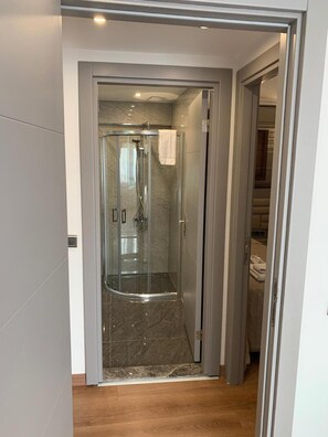 Family Suite, 2 Bedrooms | Bathroom - Regency World Suite Istanbul (Istanbul)