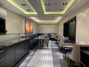 Free daily buffet breakfast - Regency World Suite Istanbul (Istanbul)