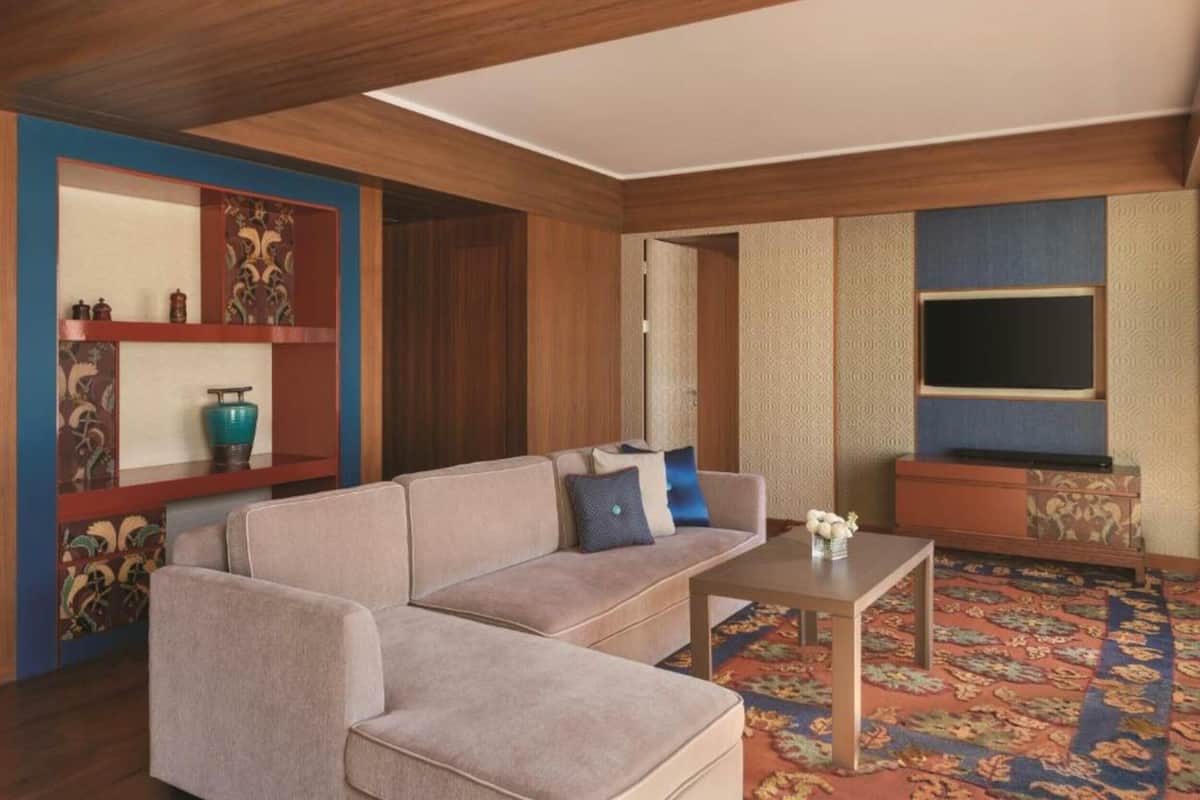 Living area | 40-inch LCD TV with satellite channels, TV