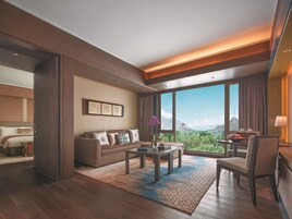 Executive Suite Potala View King | Free minibar, in-room safe, desk, soundproofing