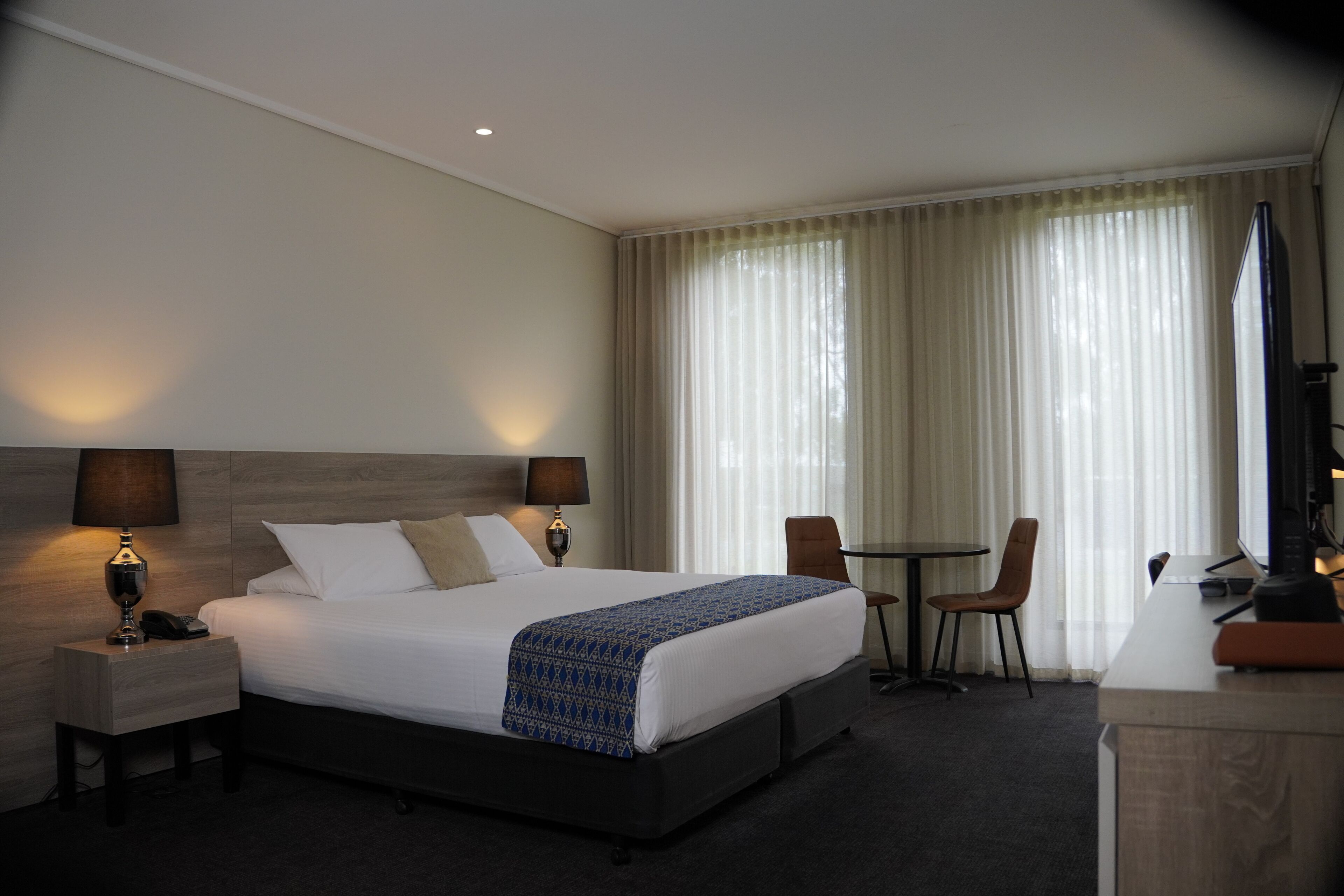 Superior King Room | Minibar, desk, laptop workspace, blackout drapes