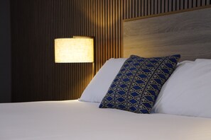 Executive Spa Suite | Minibar, desk, laptop workspace, blackout drapes - Dingley Hotel (Dingley Village)