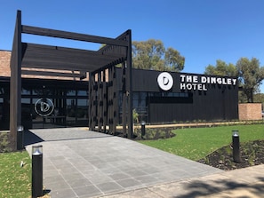 Front of property - Dingley Hotel (Dingley Village)