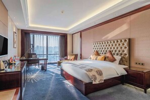 ห้องเอลีท, เตียงคิงไซส์ 1 เตียง, ปลอดบุหรี่, วิวภูเขา | เครื่องนอนระดับพรีเมียม, เตียงพร้อมฟูกเสริมที่นอน, มินิบาร์