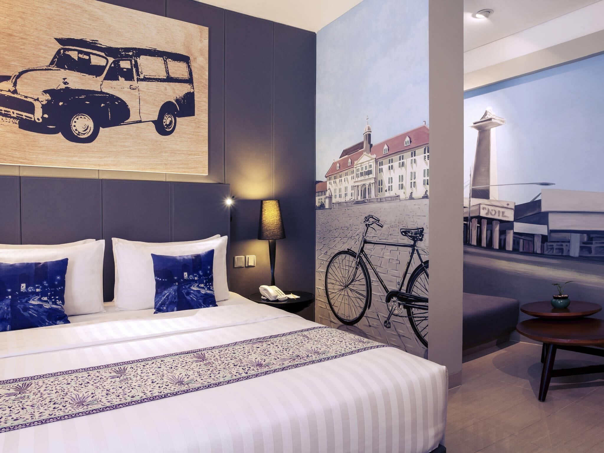 Room, Accessible (Djakarta Tempoe Doeloe) | In-room safe, desk, iron/ironing board, free cribs/infant beds