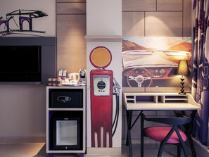 In-room safe, desk, iron/ironing board, free cots/infant beds - Mercure Jakarta Sabang (Jakarta)