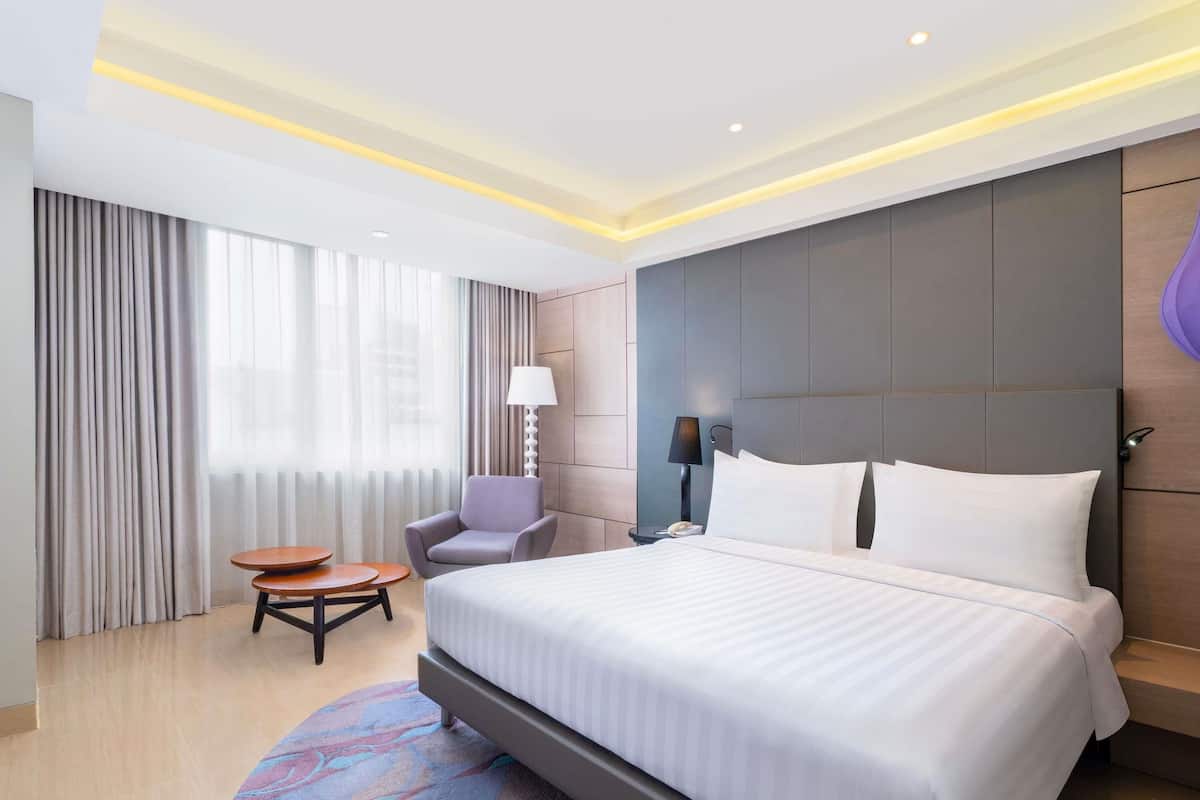 Suite Deluxe, 1 cama matrimonial | Caja de seguridad en la habitación y escritorio