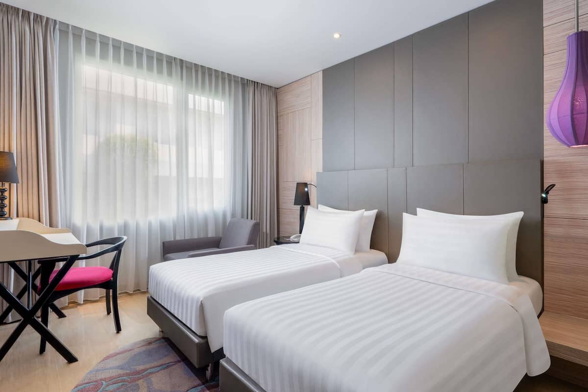 Habitación superior con 2 camas individuales, 2 camas individuales | Caja de seguridad en la habitación y escritorio