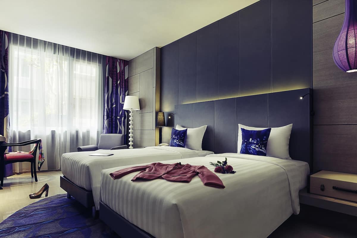 Habitación Deluxe con 2 camas individuales, 2 camas individuales | Caja de seguridad en la habitación y escritorio