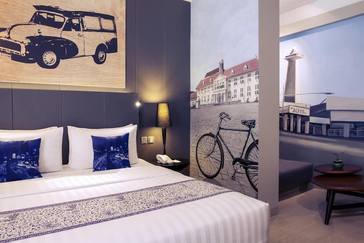 Habitación, con acceso para personas discapacitadas (Djakarta Tempoe Doeloe) | Caja de seguridad en la habitación y escritorio