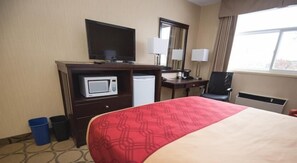 Standard Room, 1 King Bed, Non Smoking | Bathroom