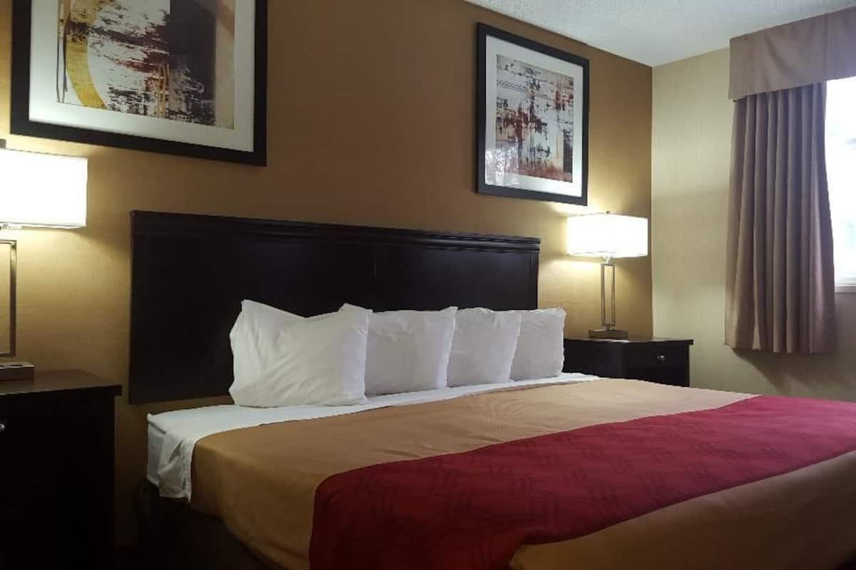 Desk, cots/infant beds, rollaway beds, WiFi