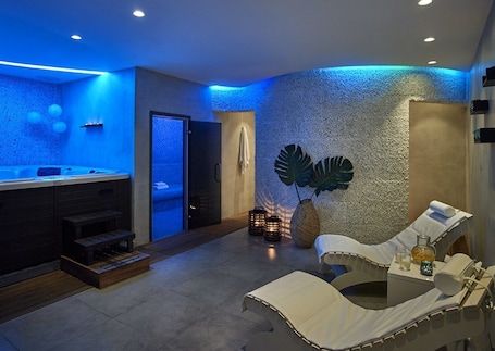 Manicura y pedicura . Island Blue Hotel