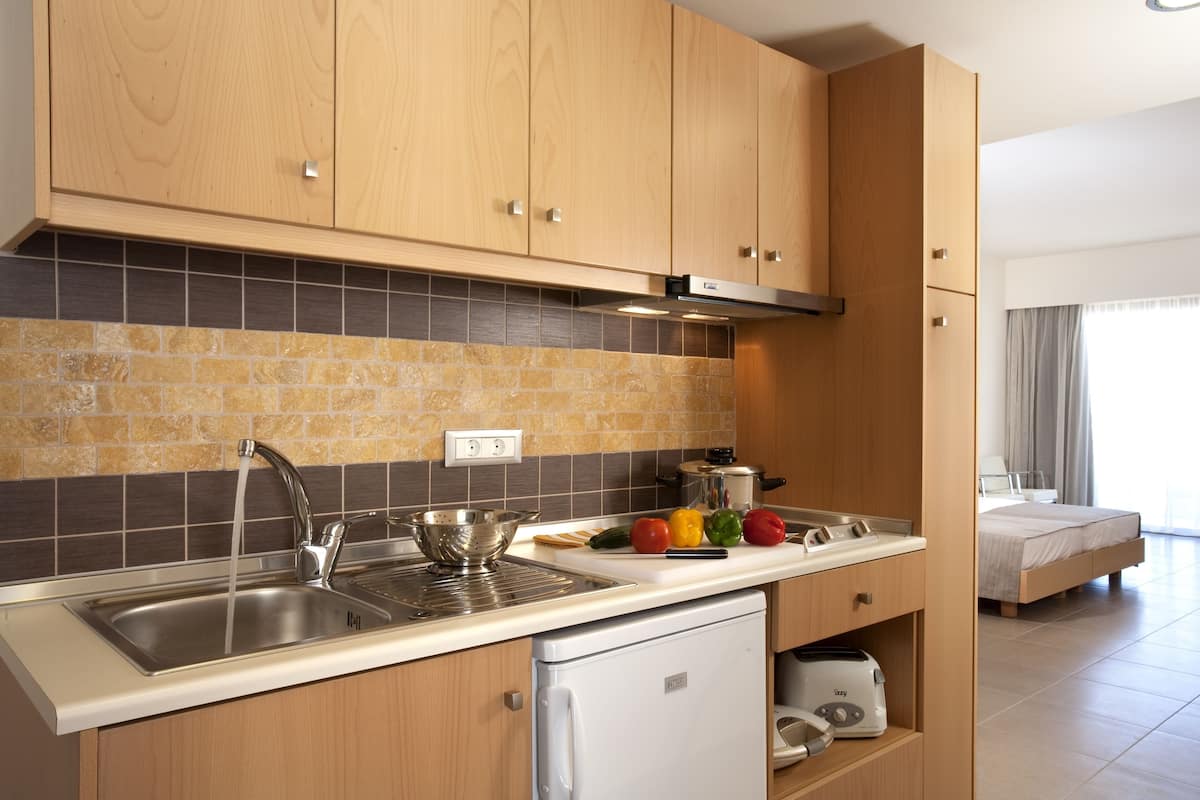 Appartement, 2 slaapkamers | Privékeuken | Een koelkast, een koffiezetapparaat/waterkoker, een waterkoker
