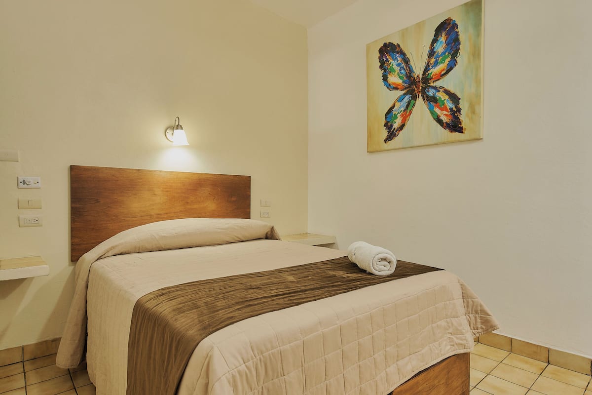 Habitacion Superior 1 cama matrimonial con aire acondicionado | Skrivbord, gratis wi-fi och sängkläder
