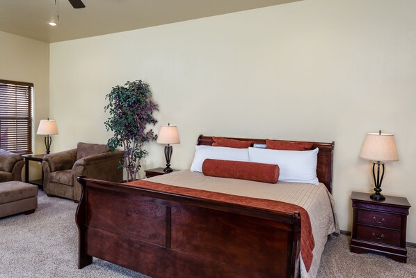 Sengetøy av topp kvalitet, dundyner og senger med overmadrass