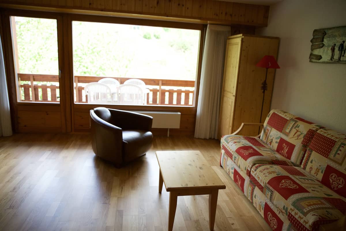 studio | in-room safe, free wifi, bed sheets