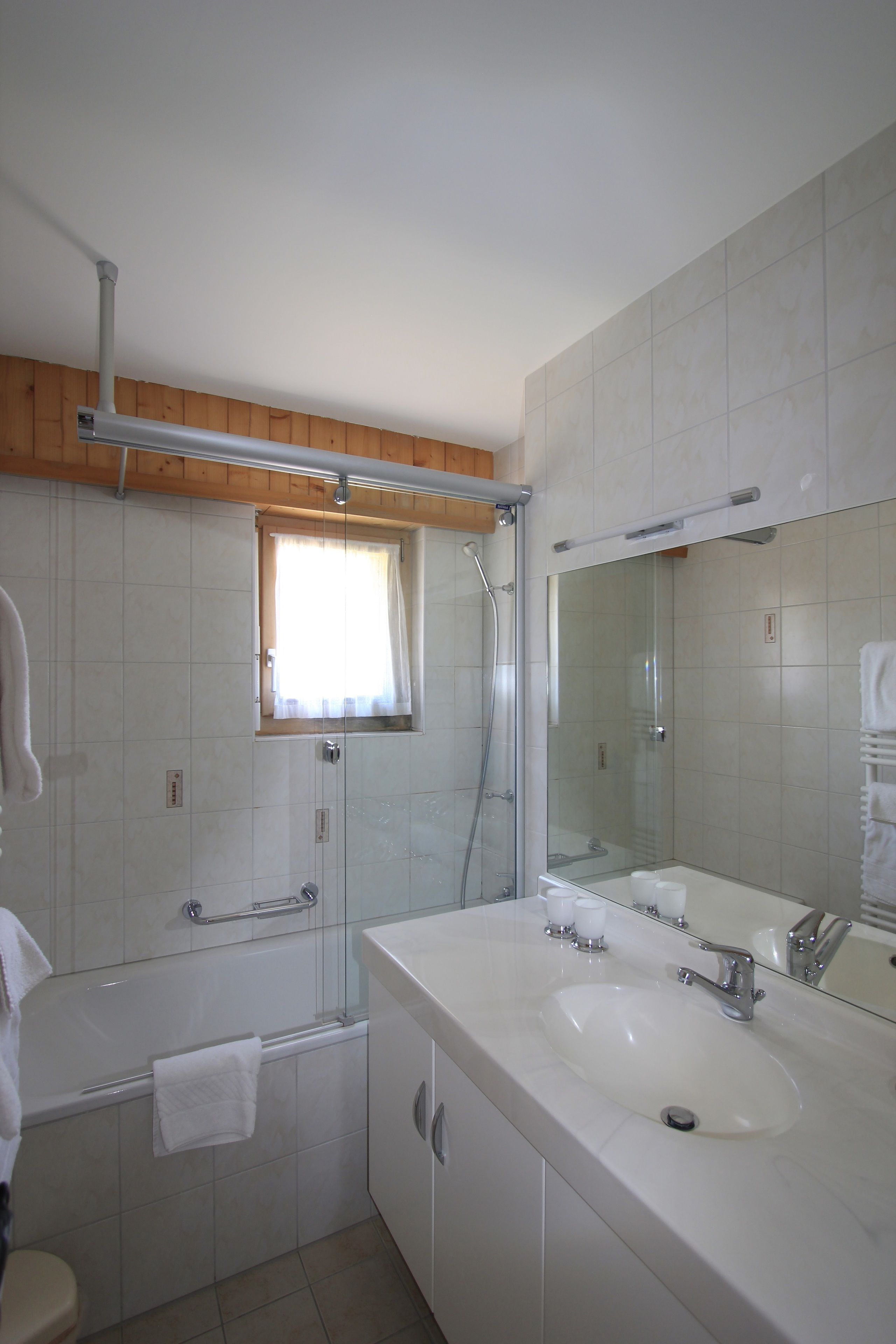 apartment | bathroom | combined shower/bathtub, hair dryer, bathrobes, towels