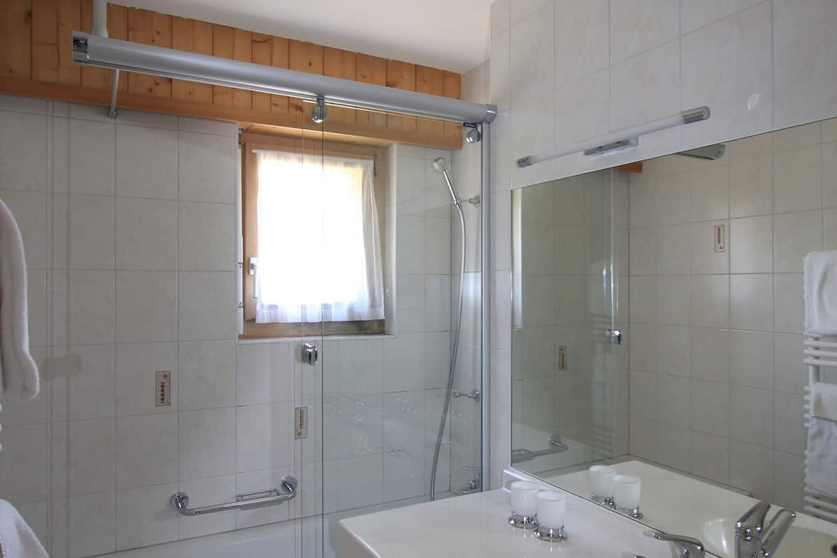 apartment | bathroom | combined shower/bathtub, hair dryer, bathrobes, towels