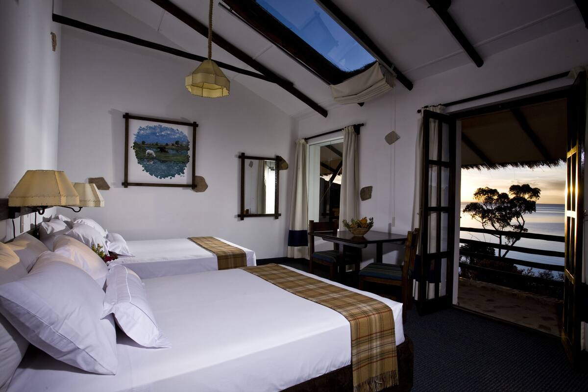 Premium bedding, in-room safe, desk