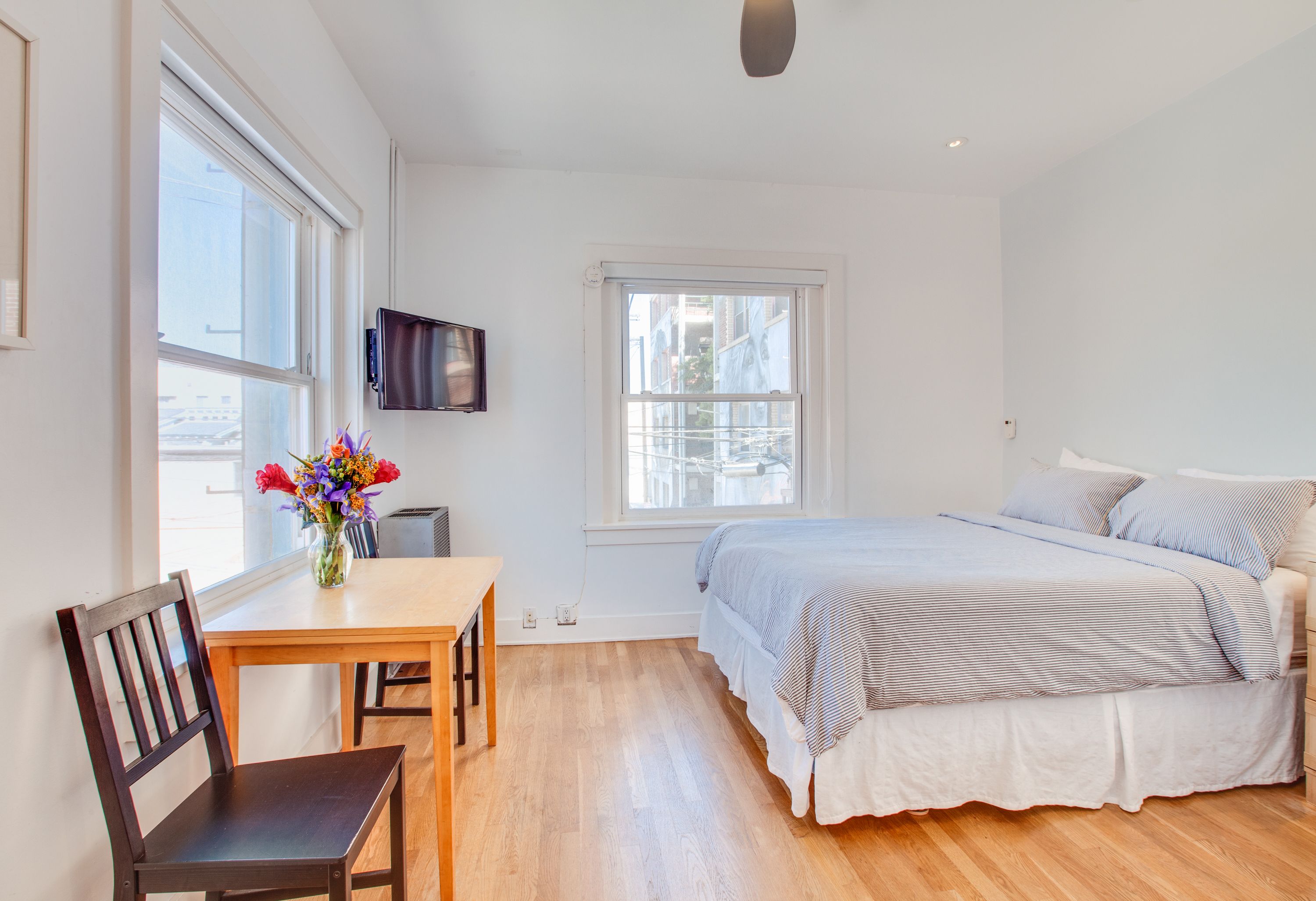 Desk, soundproofing, iron/ironing board, free WiFi